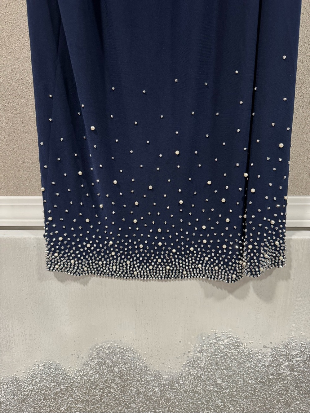 Roz & Ali Navy Midi Dress with Subtle Hem Detail - Picture 5 of 8